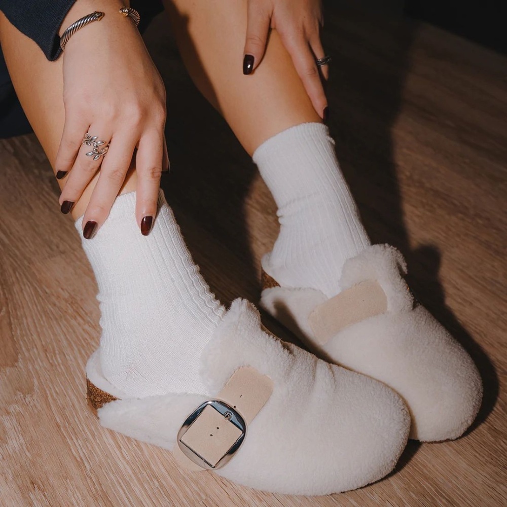 STEVE MADDEN CUDDLES WHITE